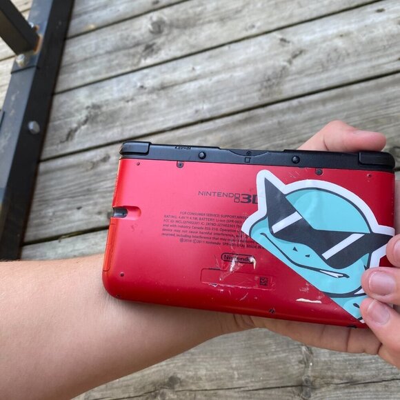 Nintendo 3DS XL Red/Black - Picture 3 of 8